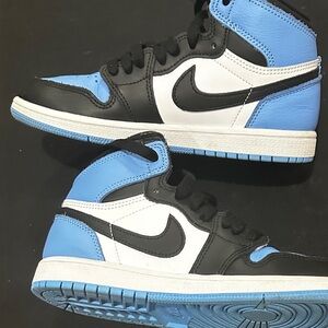 Jordan 1 Mid size 2.5